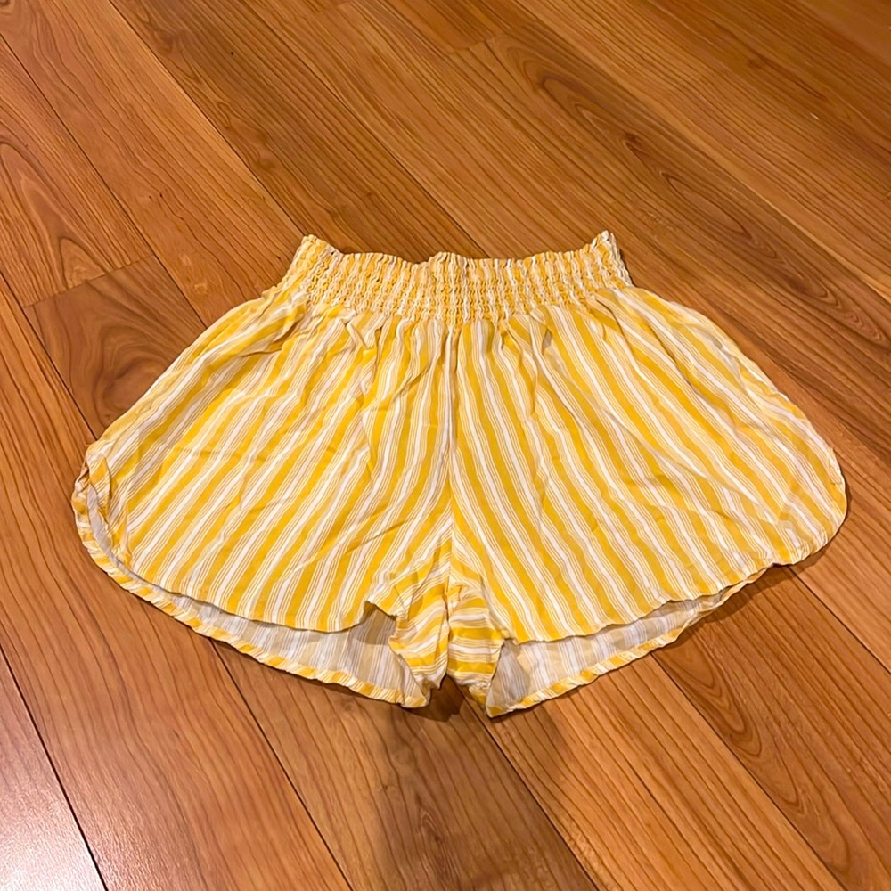 3/$20 Hollister XS ultra high-rise, yellow and white elastic waist shorts